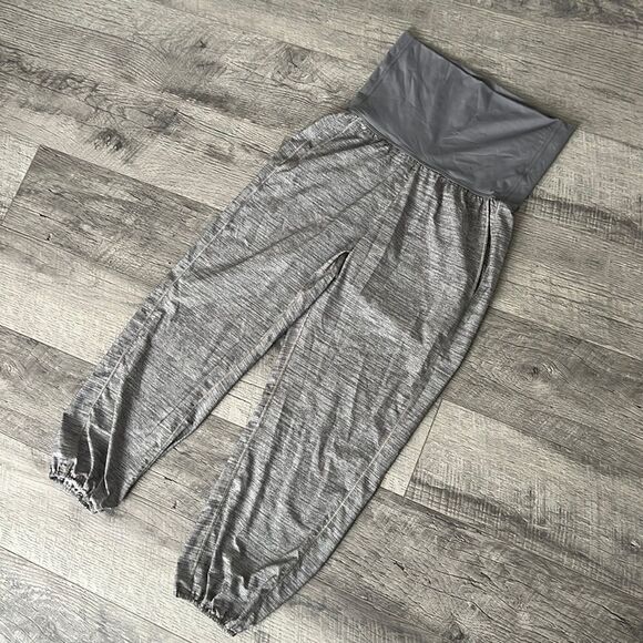 Lululemon gray high waist capris pants sz 4 worn once - Picture 1 of 10